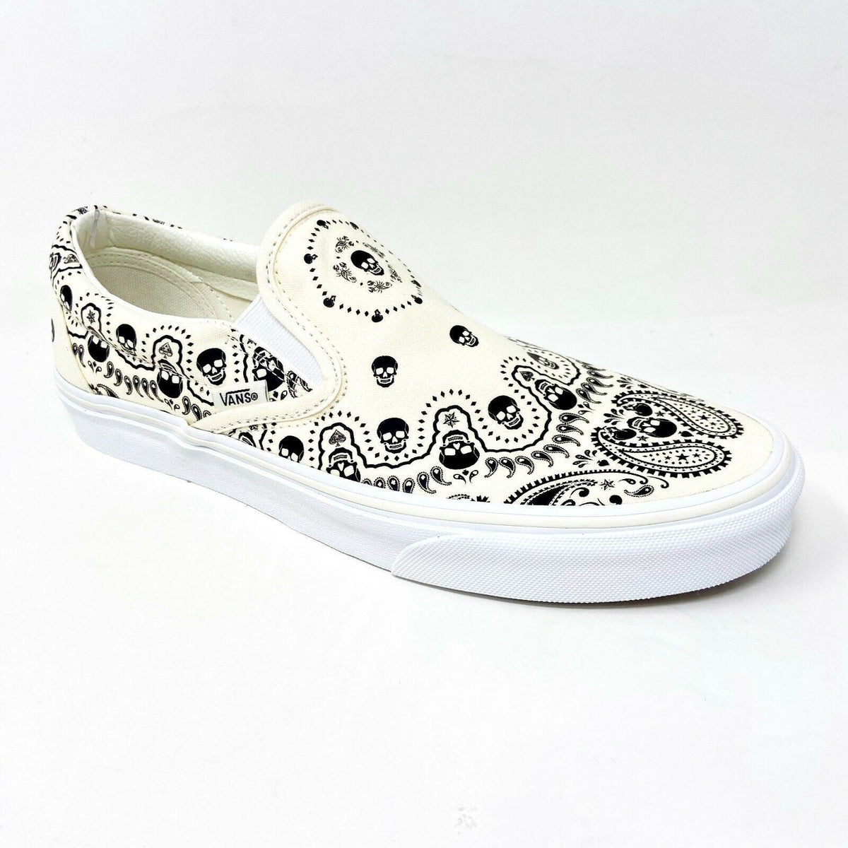 Vans Classic Slip On (Bandanas) Classic White Black Skulls Womens Casual Shoes